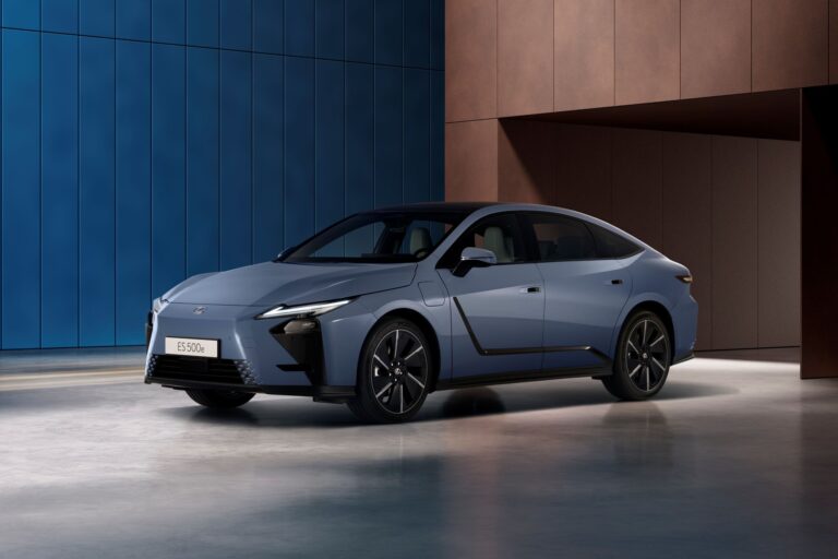 Lexus, Yeni Nesil ES Sedan Modelinin Avrupa Prömiyerini Gerçekleştirdi