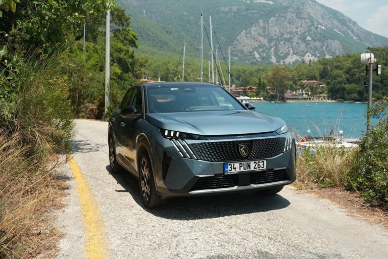 2026 Peugeot 3008 Hybrid – Tasarımın Ötesinde Bir SUV