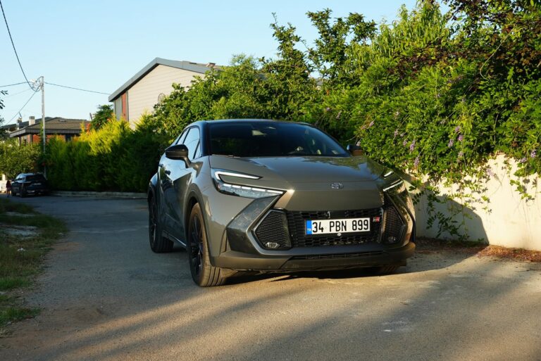 Toyota C-HR Hybrid GR Sport – Çok Satmasının Bir Sebebi Var